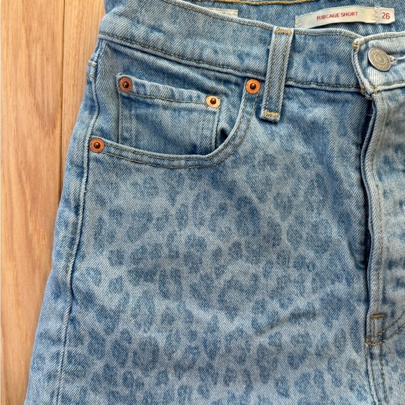 Levi’s Ribcage  Denim Shorts Leopard - Picture 2 of 5